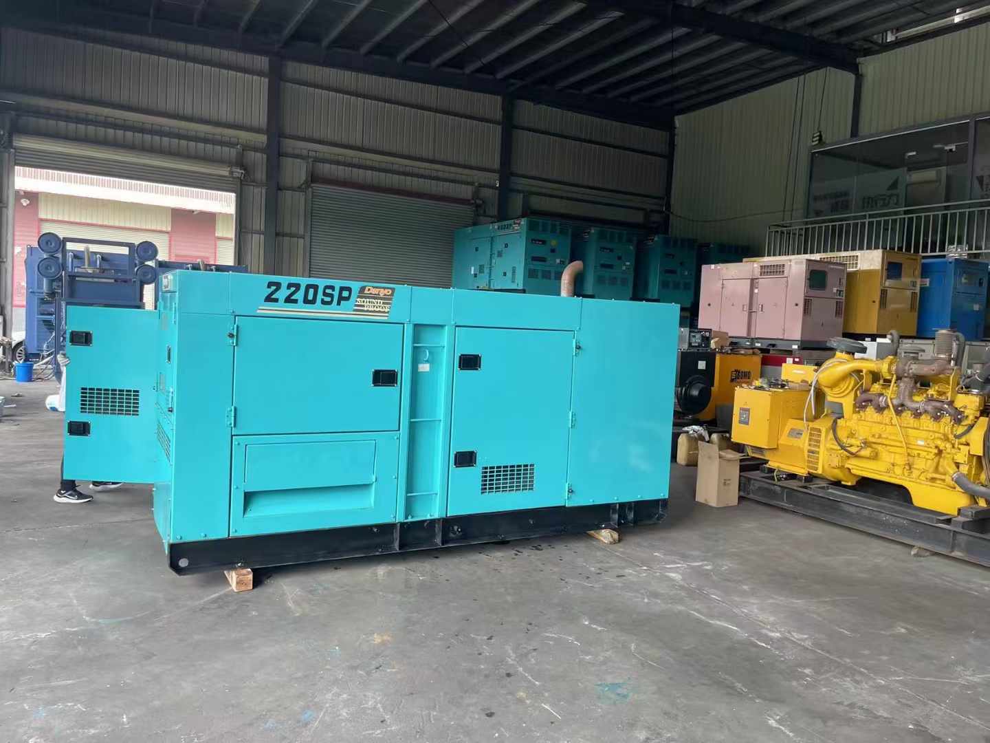 右玉柴油发电机组长期不间断运行时，如何监控其温度和压力？