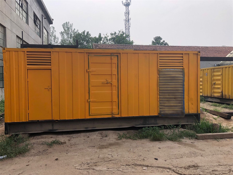 右玉发电机出租进行负载测试时，电瓶电量不足的具体判断标准是什么？